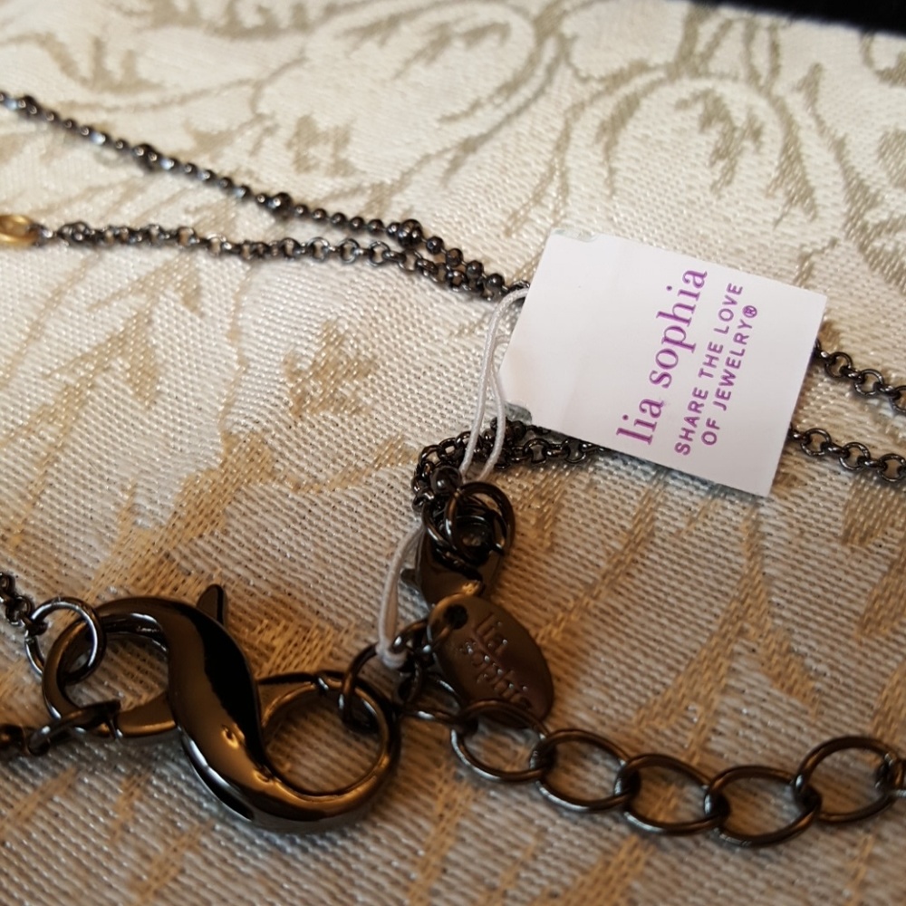 SALE! Lia Mother Pearl Neck. 2 for 1 PRICE! - Picture 4 of 5